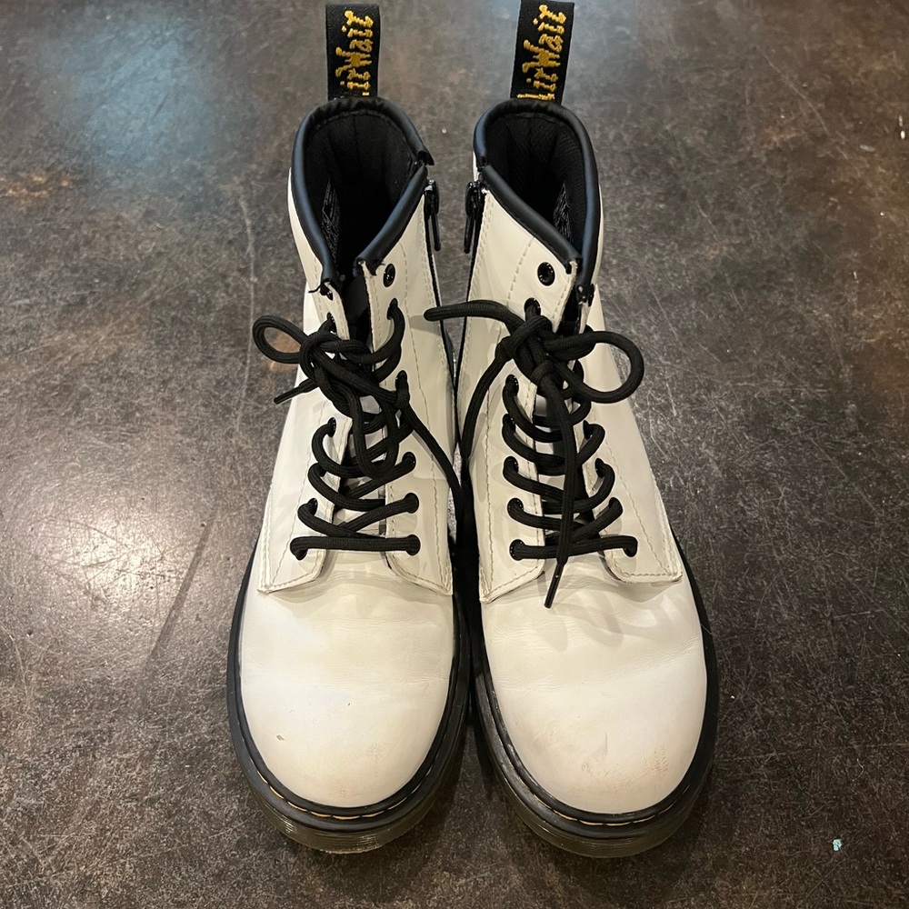 Dr. Martens youth lace up boot - size 4